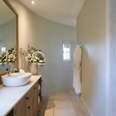 Hotel La Bastide D'antoine 4*