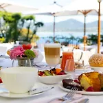 Hotel La Bastide D'antoine 4*