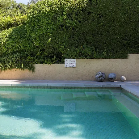 Hotel La Bastide D'antoine 4*